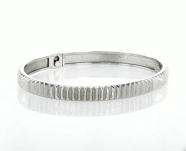 Light Crease Minimal Bangle