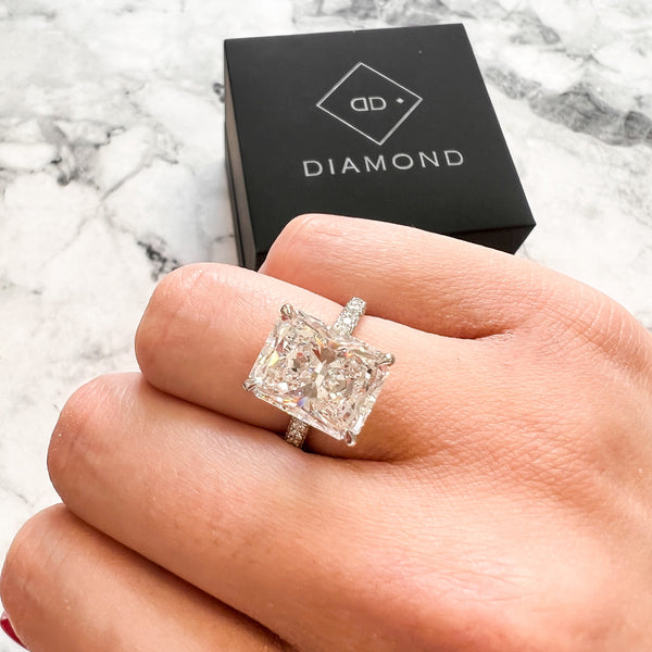 Radiant cut with Pavé Band